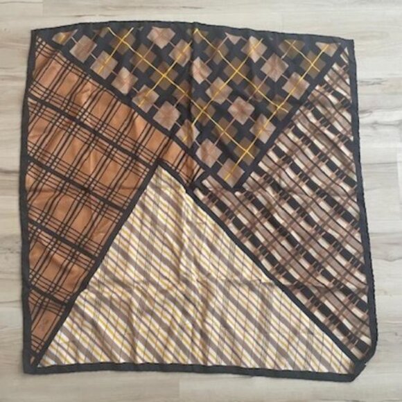 Roberta di Camerino Scarf - Picture 2 of 9